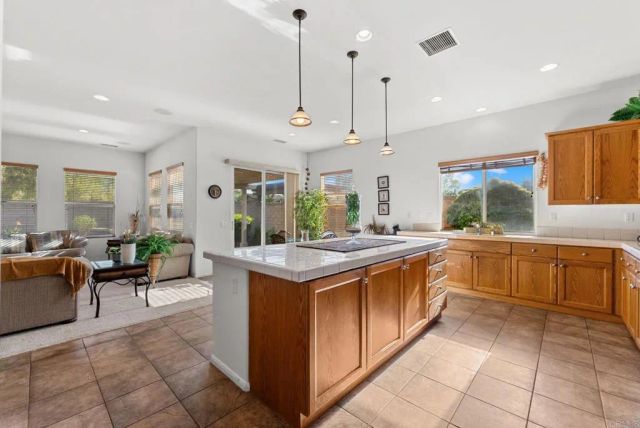 241 Melbourne Glen, Escondido, CA 92026