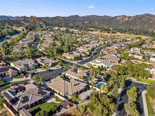 241 Melbourne Glen, Escondido, CA 92026