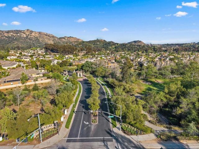 241 Melbourne Glen, Escondido, CA 92026