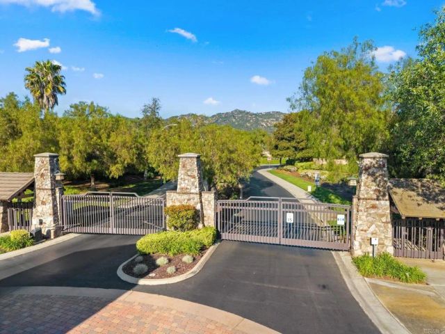 241 Melbourne Glen, Escondido, CA 92026