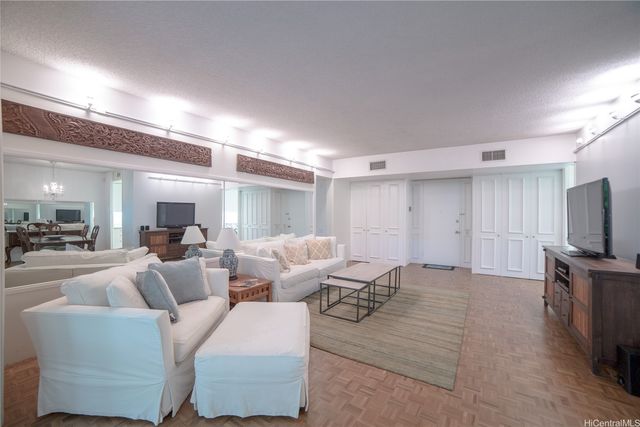 4999 Kahala Avenue 164, Honolulu, HI 96816