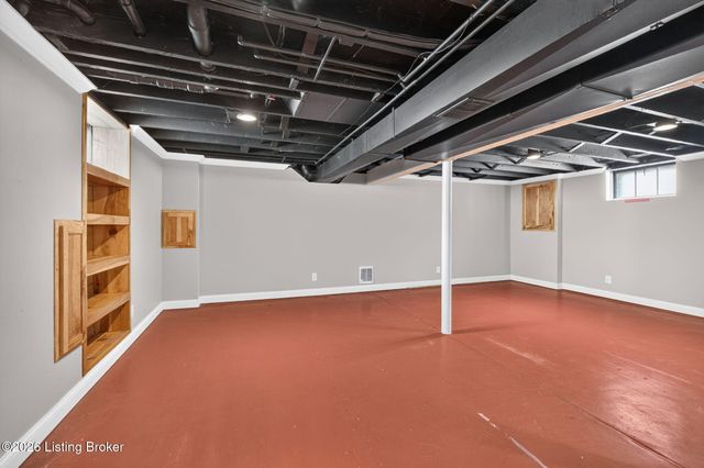 212 Clover Ln, Louisville, KY 40207