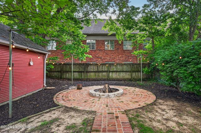 212 Clover Ln, Louisville, KY 40207