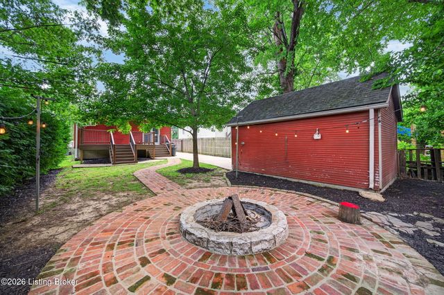 212 Clover Ln, Louisville, KY 40207