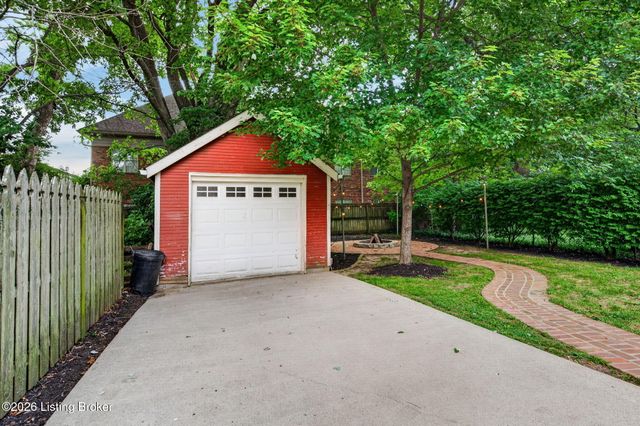 212 Clover Ln, Louisville, KY 40207