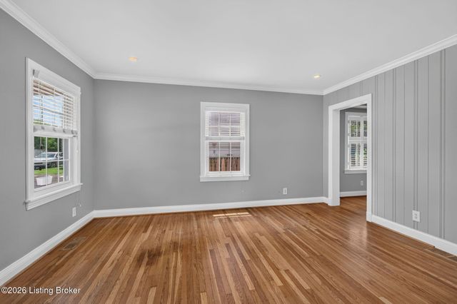 212 Clover Ln, Louisville, KY 40207