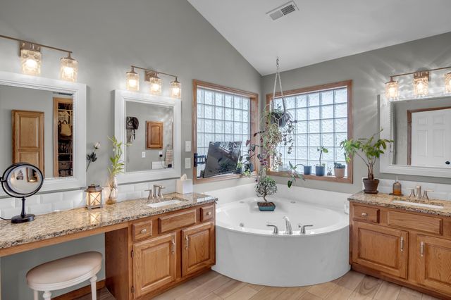 9 Flanigan Ct, Augusta, KS 67010