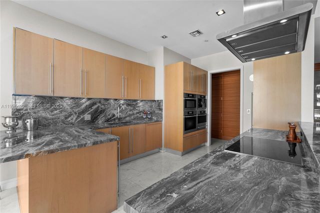 900 Brickell Key Blvd 803, Miami, FL 33131