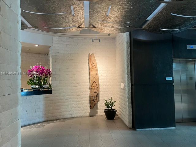 900 Brickell Key Blvd 803, Miami, FL 33131