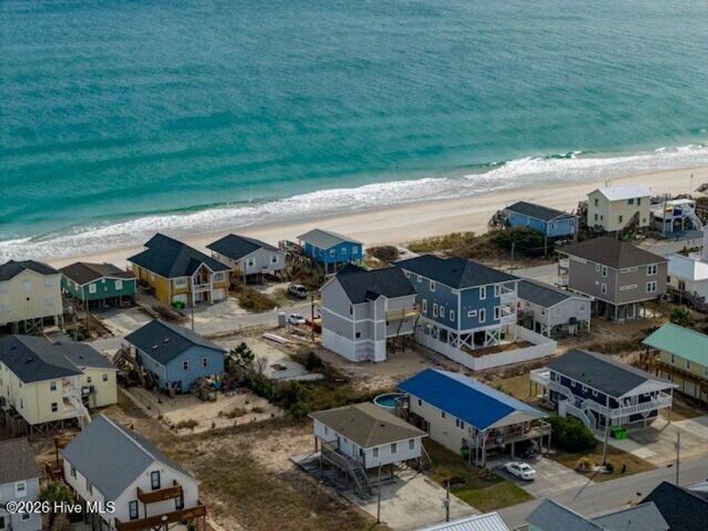 Image 4 of property listing at 1213 N Shore Drive, Surf City, NC 28445