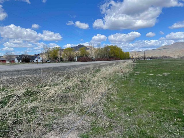 2776 N Plaza Rd, Emmett, ID 83617