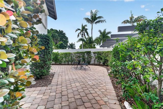 4092 Belair LN 1, Naples, FL 34103