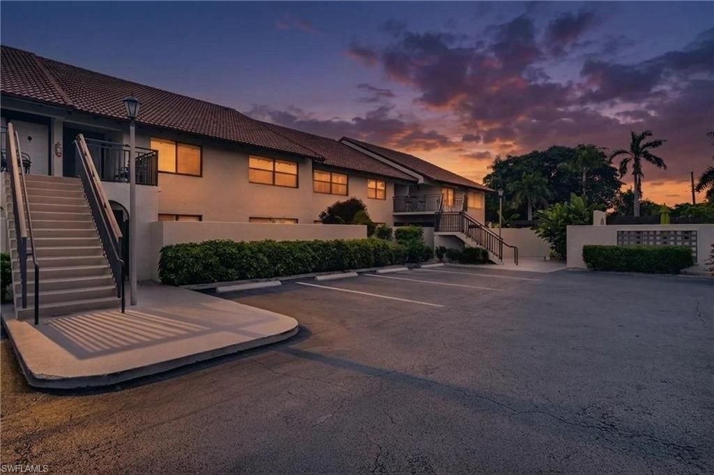 4092 Belair LN 1, Naples, FL 34103