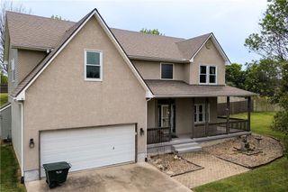2305 SE Horseshoe Drive, Oak Grove, MO 64075