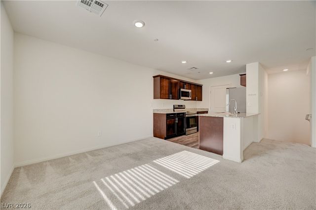 6944 Skyline Blue Street, North Las Vegas, NV 89086