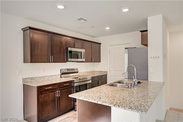 6944 Skyline Blue Street, North Las Vegas, NV 89086