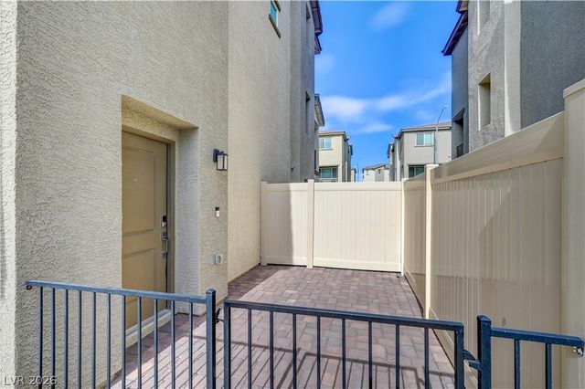 6944 Skyline Blue Street, North Las Vegas, NV 89086
