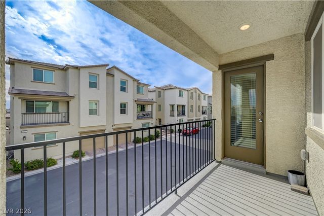 6944 Skyline Blue Street, North Las Vegas, NV 89086