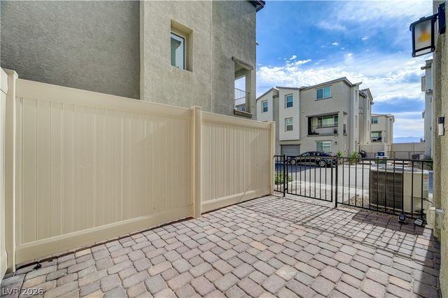 6944 Skyline Blue Street, North Las Vegas, NV 89086