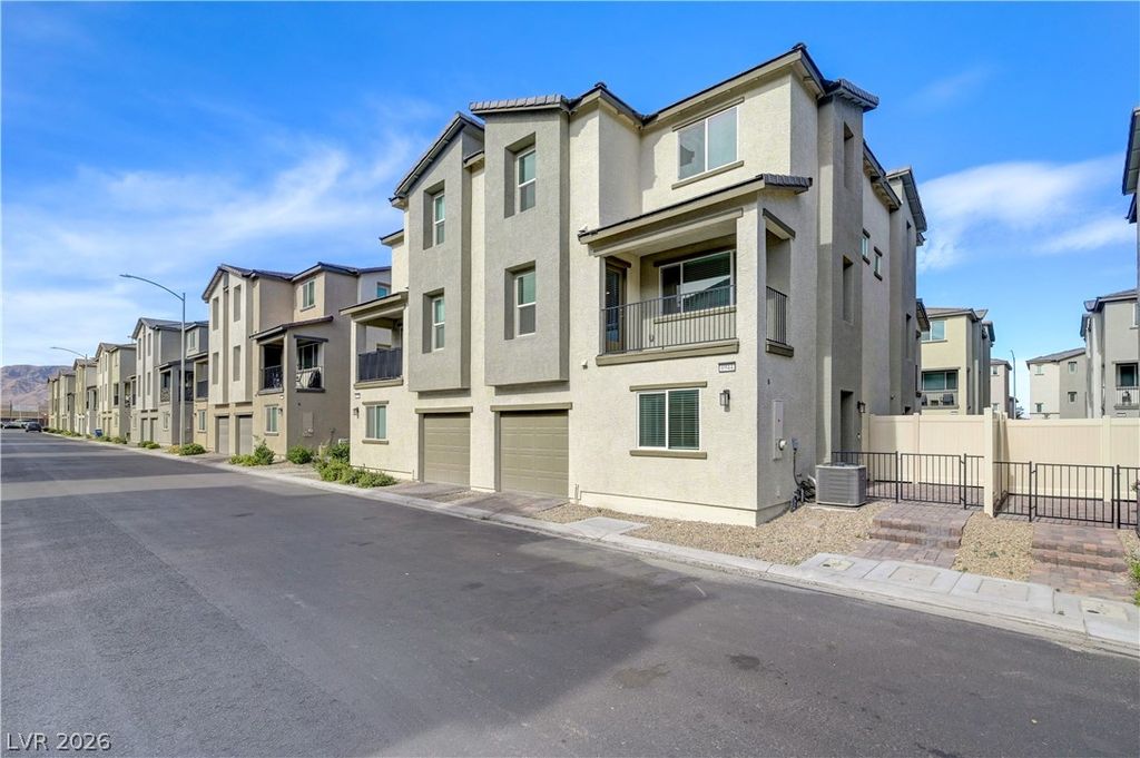 6944 Skyline Blue Street, North Las Vegas, NV 89086