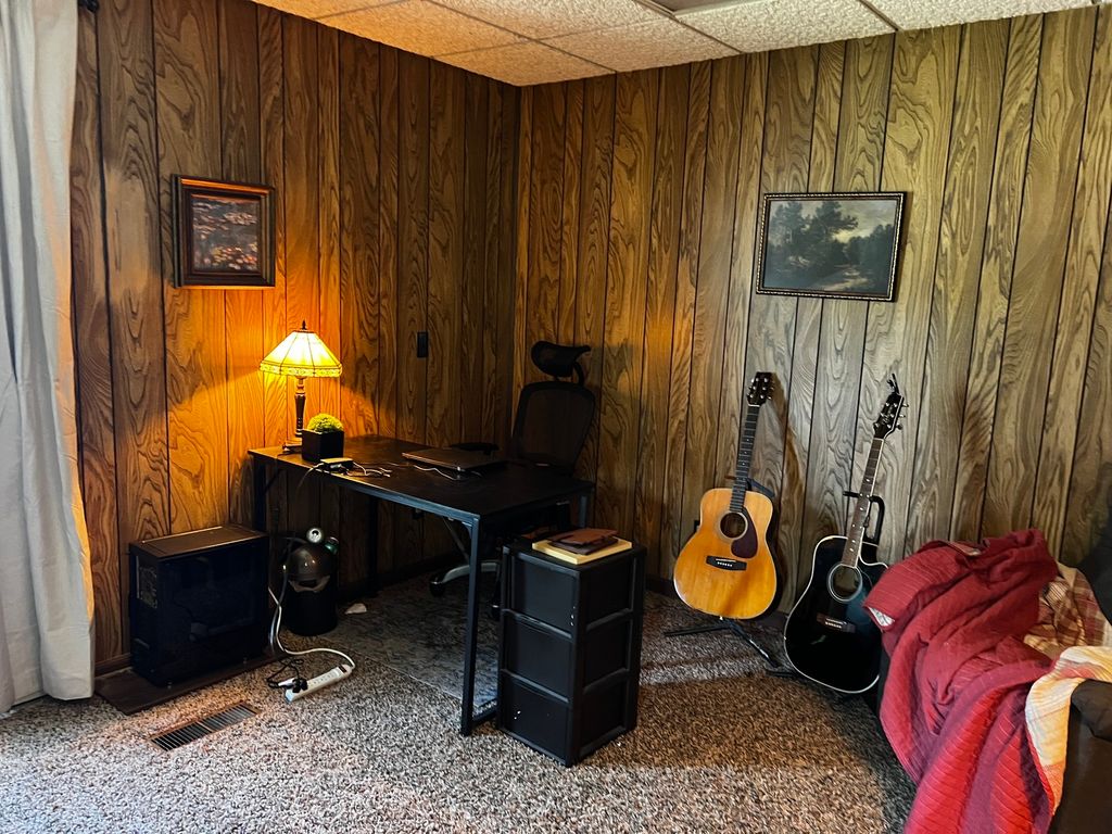 Image 12 of property listing at 1113 Bel Aire Drive, Mt Vernon, IL 62864