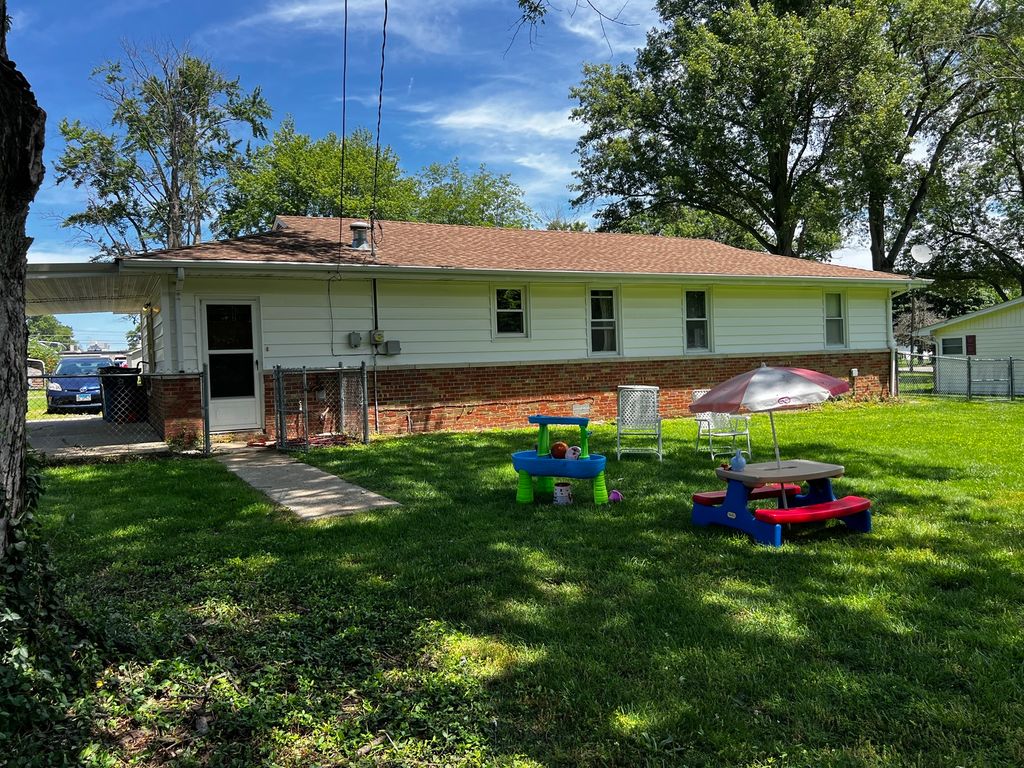 Image 4 of property listing at 1113 Bel Aire Drive, Mt Vernon, IL 62864