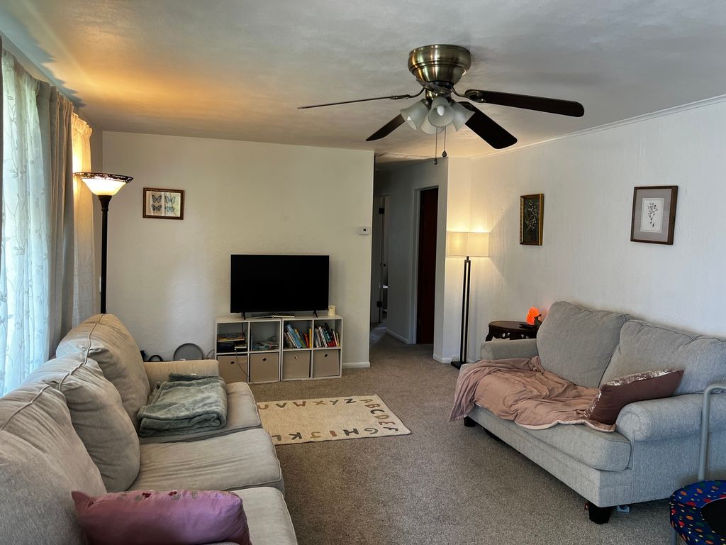 Image 6 of property listing at 1113 Bel Aire Drive, Mt Vernon, IL 62864