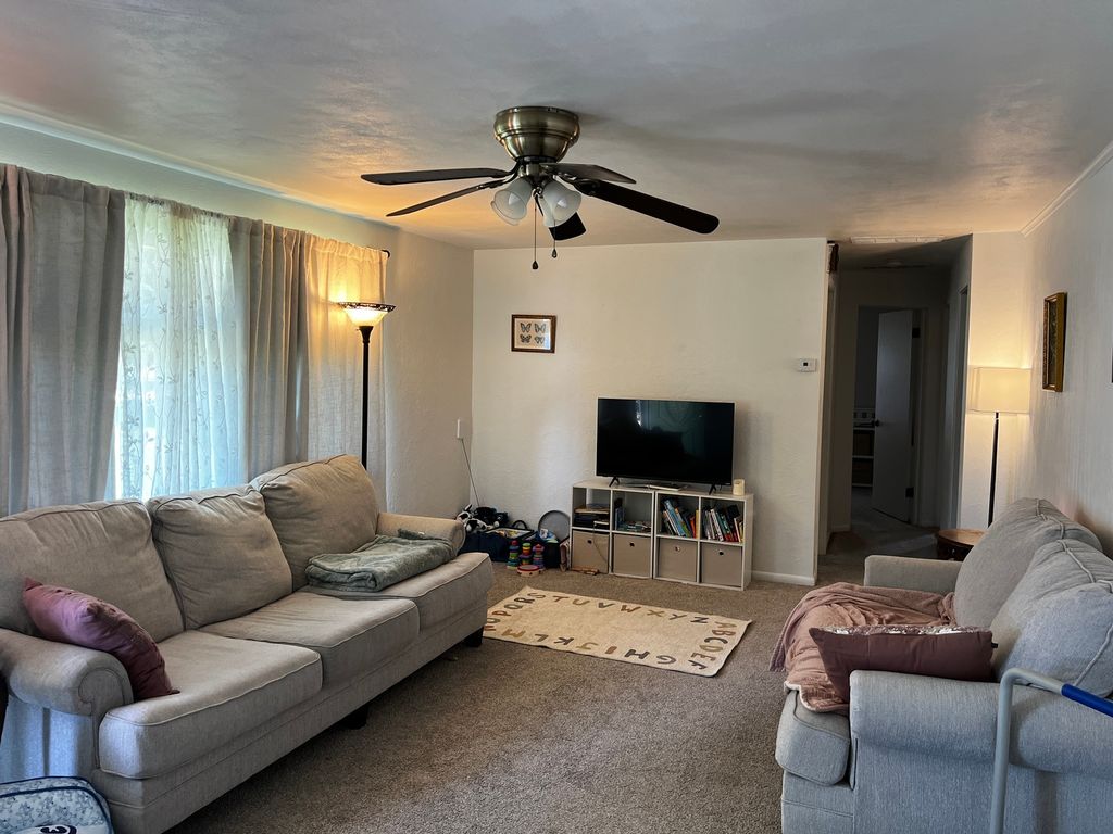 Image 7 of property listing at 1113 Bel Aire Drive, Mt Vernon, IL 62864