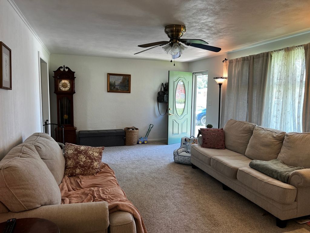 Image 8 of property listing at 1113 Bel Aire Drive, Mt Vernon, IL 62864