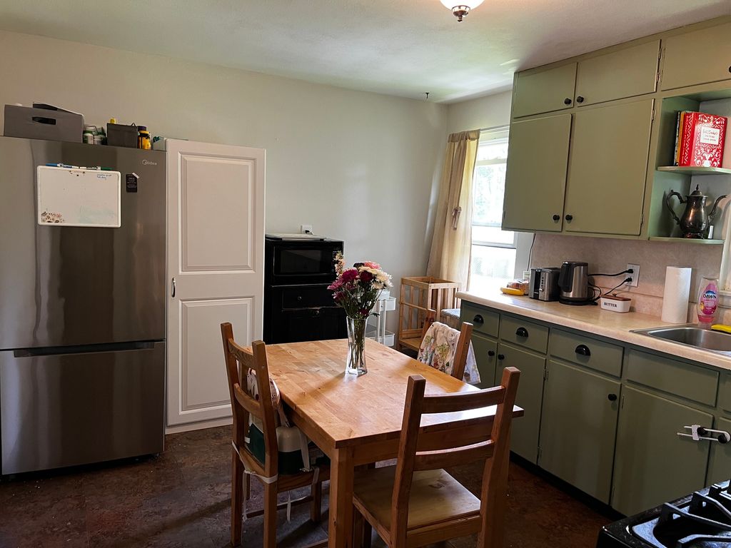 Image 9 of property listing at 1113 Bel Aire Drive, Mt Vernon, IL 62864