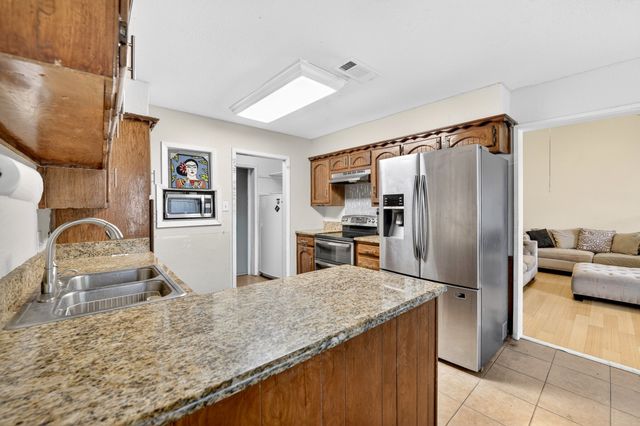 6905 Yorkston Street, Watauga, TX 76148