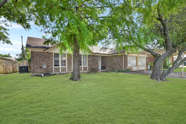 6905 Yorkston Street, Watauga, TX 76148
