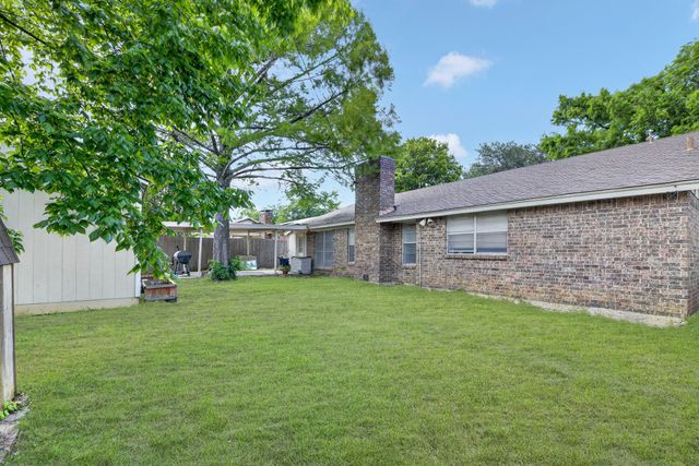 6905 Yorkston Street, Watauga, TX 76148