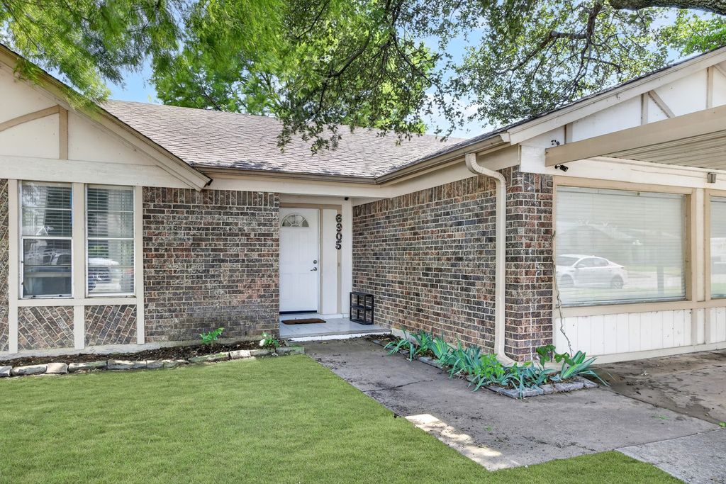 6905 Yorkston Street, Watauga, TX 76148