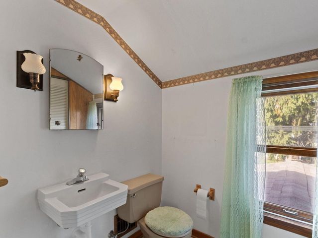 8524 W Beloit ROAD, West Allis, WI 53227