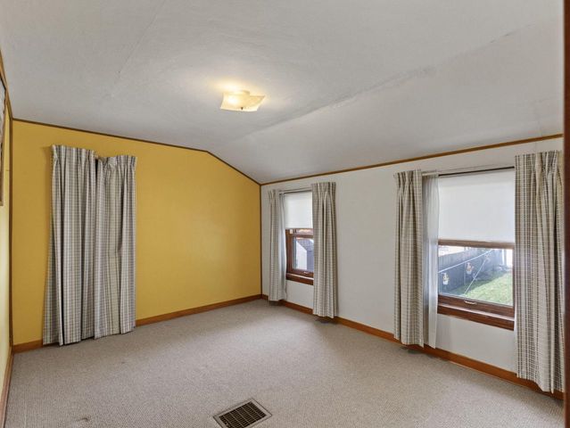 8524 W Beloit ROAD, West Allis, WI 53227