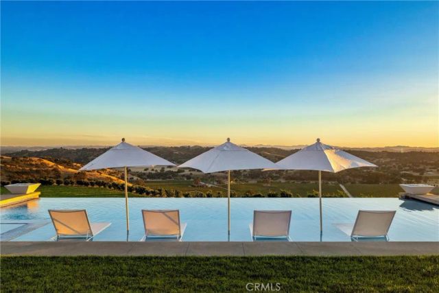 888 Camino Vina, Paso Robles, CA 93446