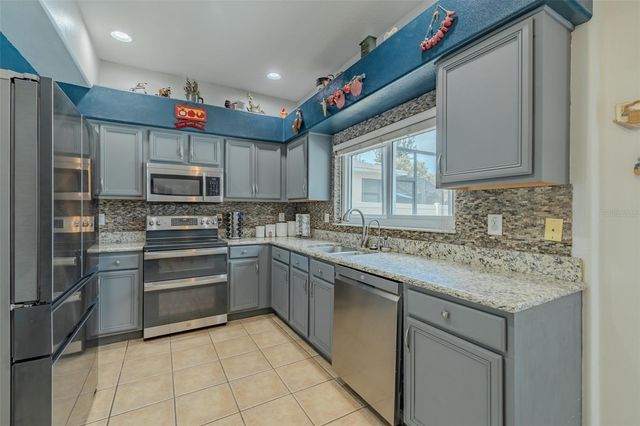 11022 SAILBROOKE DR, Riverview, FL 33579
