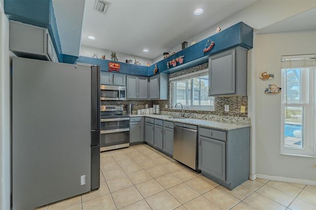 11022 SAILBROOKE DR, Riverview, FL 33579