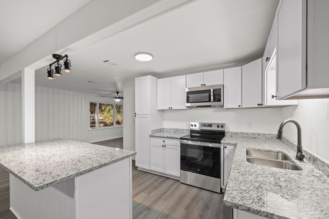 3577 Geeker St, Pensacola, FL 32514