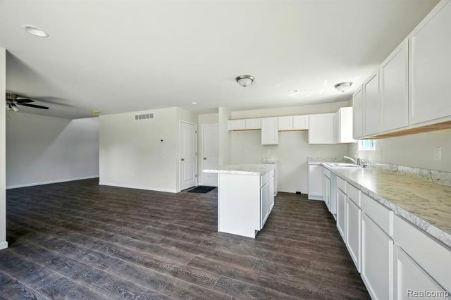 5754 Copper Tree Park, Waterford, MI 48327