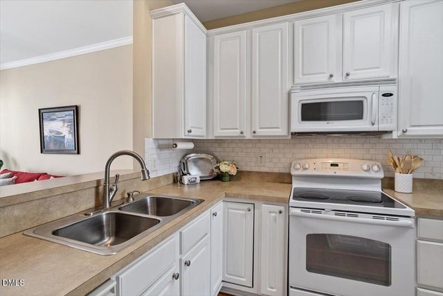 5229 Moonview Court, Raleigh, NC 27606