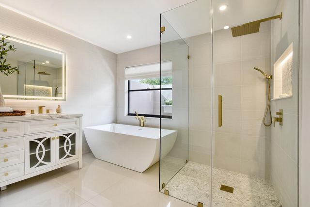 145 Coventry Place, Palm Beach Gardens, FL 33418