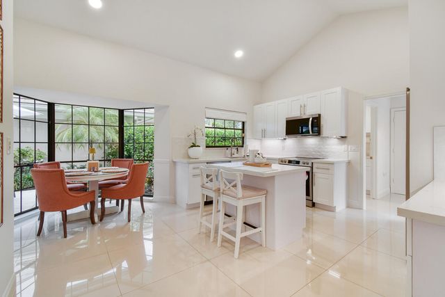 145 Coventry Place, Palm Beach Gardens, FL 33418