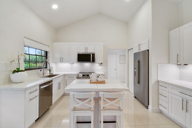 145 Coventry Place, Palm Beach Gardens, FL 33418