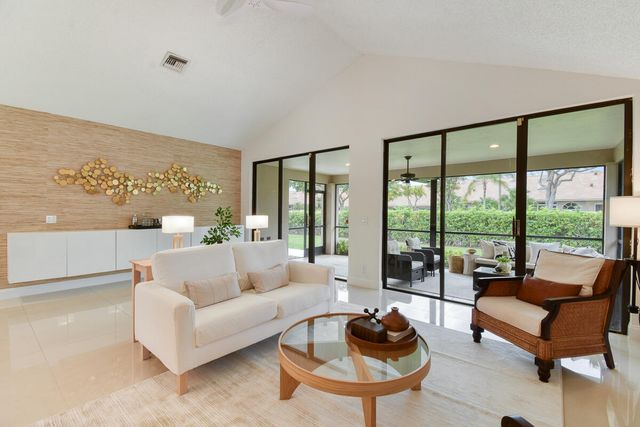 145 Coventry Place, Palm Beach Gardens, FL 33418