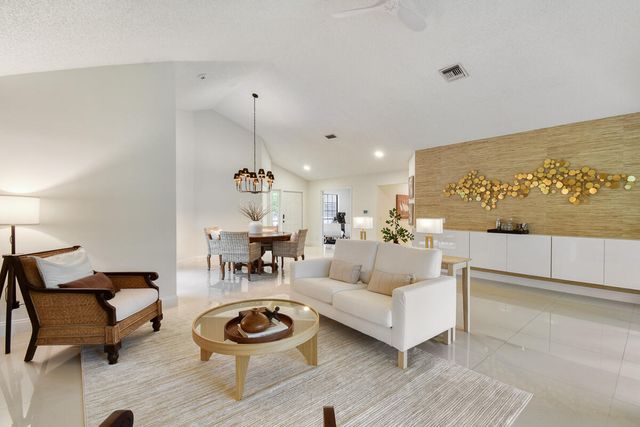 145 Coventry Place, Palm Beach Gardens, FL 33418