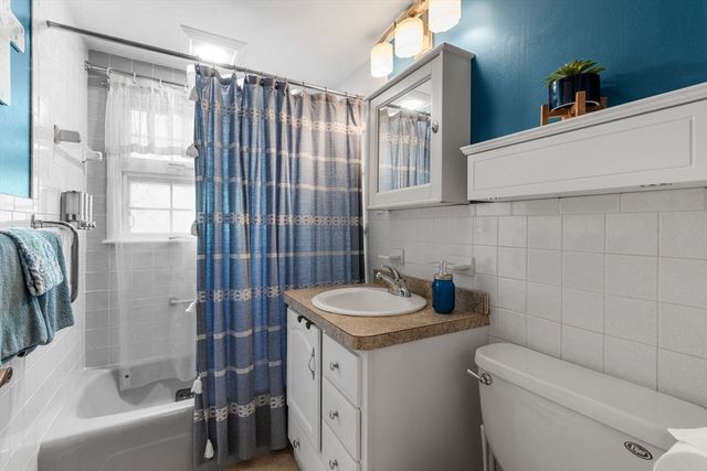 221 Upper County Rd 106, Dennis, MA 02639