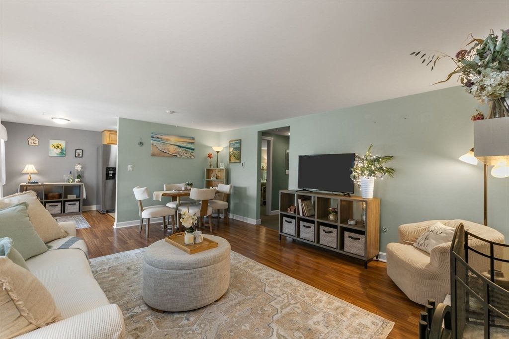 221 Upper County Rd 106, Dennis, MA 02639