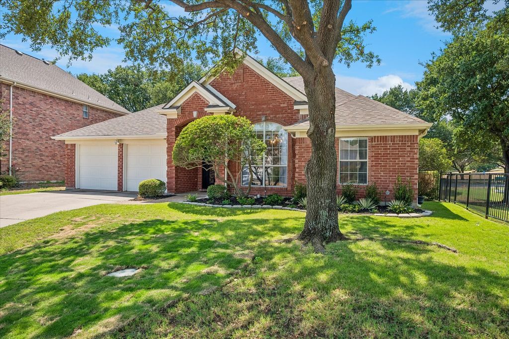 412 Manders Court, Irving, TX 75063 — photo 2